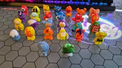Gogos Crazy Bones Series 1 & 4 LOT OF 92 Gogos & 36 CARDS