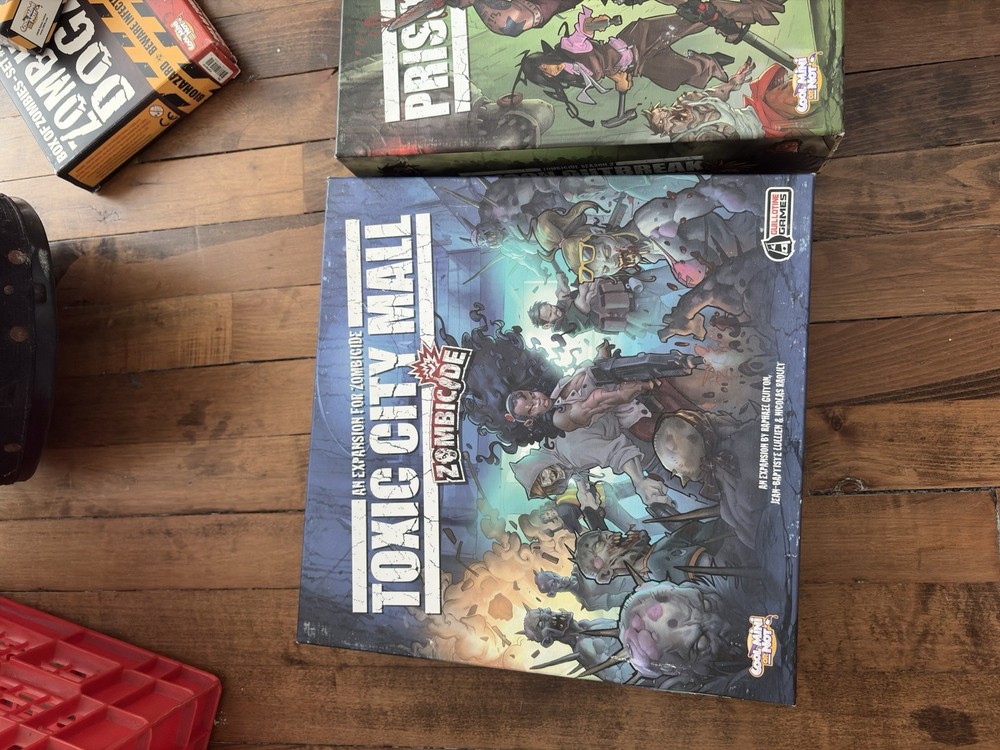 Zombicide board game lot – Zombicide – Toxic City – Prison Outbreak + extras