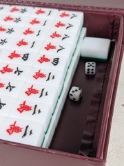 Vintage Mahjong Travel Set 144 Multicolored Tiles 2 Dice & Case