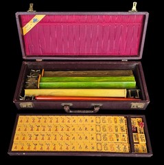 Vintage Catalin Butterscotch Bakelite Mahjong Set MET Games 152 Tiles Racks Case