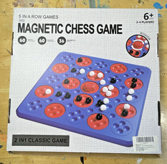 2-in-1 magnetic board game featuring a strategy chess game and a connect 5 NEW