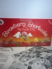 Vintage 1981 Parker Brothers Strawberry Shortcake in Big Apple City Board Game