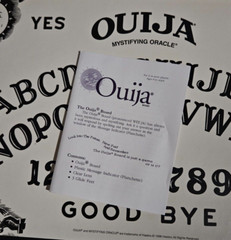 1998 parker bros / hasbro GLOW IN THE DARK OUIJA BOARD complete