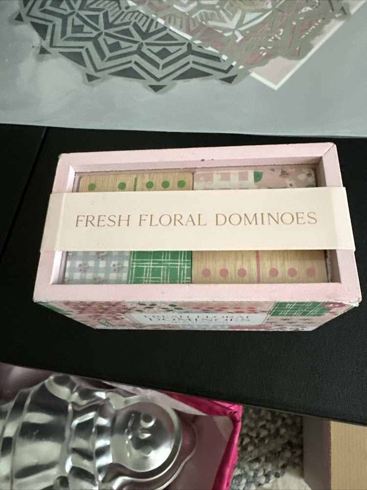*NEW* Fresh Floral Wood Floral Domino Set Of 20 NIB