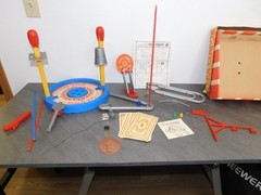 Vtg 1965 Mattel FLEA CIRCUS Magnetic Acrobatic Action Board Game *Read discrip.