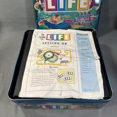 The Game of Life Collector’s Edition Tin. 100% COMPLETE MB Great Condition.