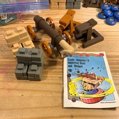 Gigantic lot of Vintage 1983 Lakeside Crossbows and Catapults – See Description