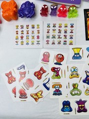 HUGE Lot 102 Gogo’s Crazy Bones Collection Figures Stickers Cards Aliens Glitter