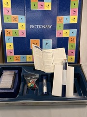 Pictionary The Game of Quick Draw 1997 Complete. Milton Bradley Board Game