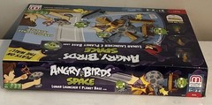 NEW / NOB Angry Birds Space Lunar Launcher & Planet Base Game -2013 Mattel Games
