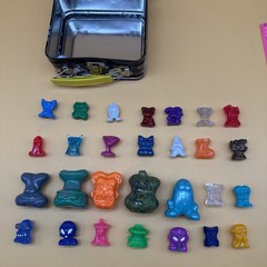 Vintage 1996 Gogo’s Crazy Bones Metal Lunchbox With Bones & Stickers Aliens