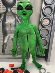 1997 Alien Autopsy Game by R. Marino – w/ 13.75″ Heavy Rubber Alien – Toy