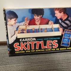 Vintage Carrom Skittles Spin Top Bowling Game Complete With 2 Tops 12 Pins #401