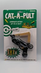 2004 Accoutrements Cat-A-Pult Game Toy Gag Gift Catspults Kittens
