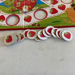 Strawberryland – A Berry Sweet Game Strawberry Shortcake Vintage Complete 2003