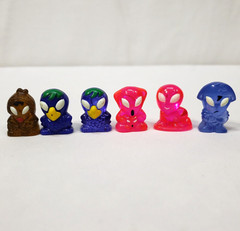 Gogos Crazy Bones Aliens Lot of 17 Vintage Glow In The Dark Glowing Eyes Go Go