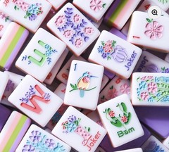 VIRORA ‘Florea’ Mahjong Set, 160 Purple 4-Layer Tiles, Tile Bag, Box & 4 Dice