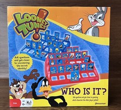 Looney Tunes Who Is It Kids Game Pressman 2010 New