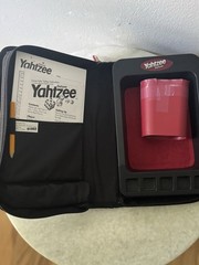 Yahtzee Deluxe Travel Edition 2003 Game Folio w/ Black Nylon Zip Case