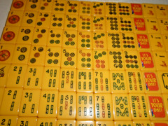 Vintage Mah Jongg MAH-JONGG set includes 152+7 tiles Case and 4 playing trays
