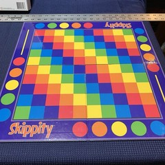 Skippity Game COMPLETE MindWare 2010 Checkers Draughts Multi Color Free Shipping