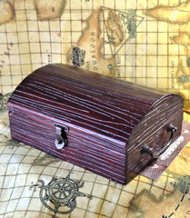 Dread Pirate Old Century Ltd. Ed Solid Wood Treasure Chest Metal Coins 100% 2003