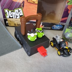 Hasbro Angry Birds Go! Bomb’s Speed Kart Game Jenga Toys R Us Exclusive Complete