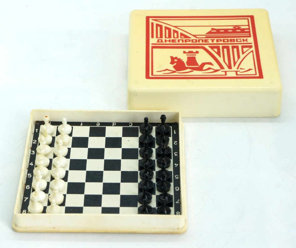 Ukraine Ukrainian USSR Mini Pocket Travel Magnetic Chess Checkers GOOD