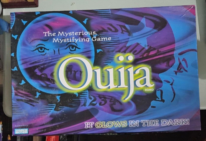 1998 parker bros / hasbro GLOW IN THE DARK OUIJA BOARD complete