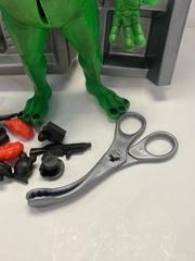 1997 Alien Autopsy Game by R. Marino – w/ 13.75″ Heavy Rubber Alien – Toy