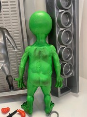 1997 Alien Autopsy Game by R. Marino – w/ 13.75″ Heavy Rubber Alien – Toy