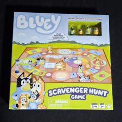 Moose Games Bluey Scavenger Hunt Board Game Exclusive Mini-Figures 2-4 3+