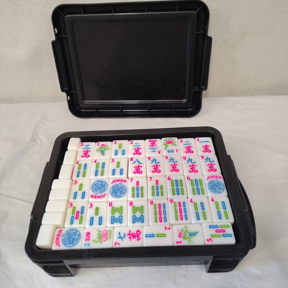 American Mahjong Game Set 166 Engraved Tiles Plain White Backs with Black Case
