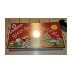 Parker Brothers Strawberry Shortcake Housewarming Surprise, Ages 4-8, 2-4P