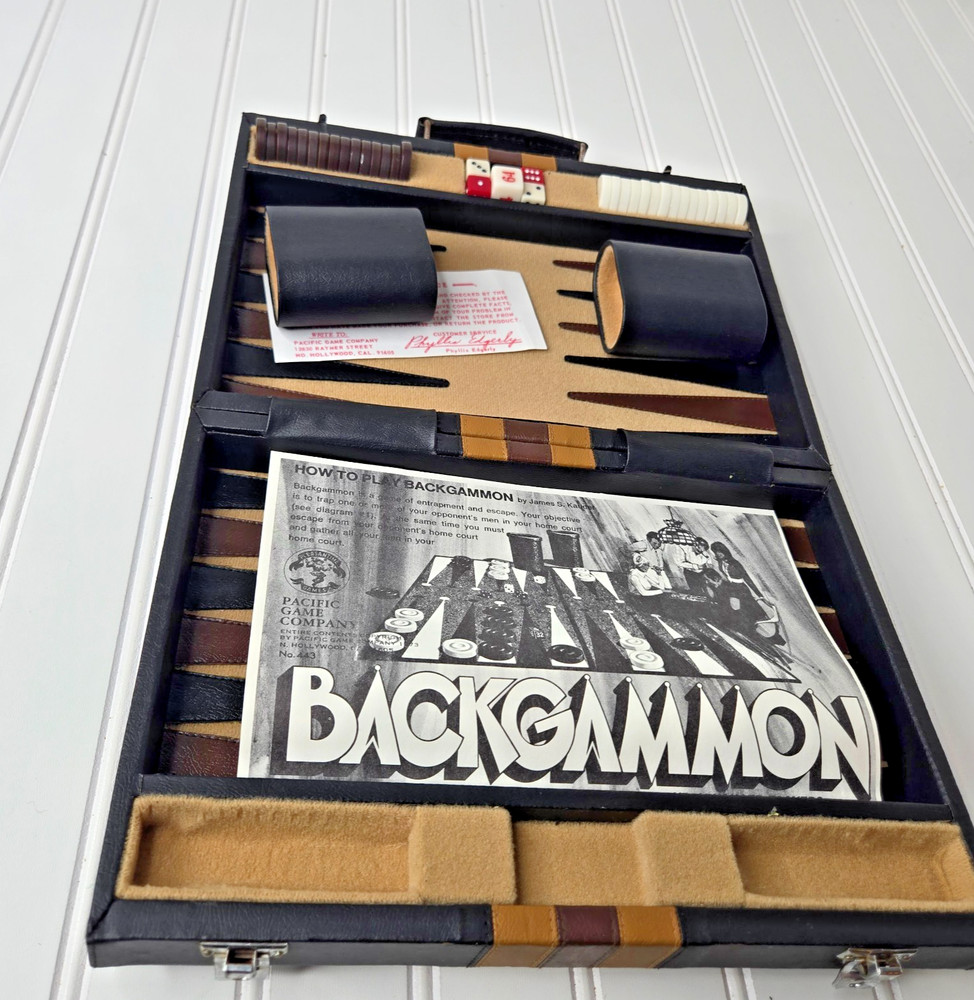Vintage 1973 Pacific Game Company Travel Backgammon Set w/Directions 15″ x 10.5″
