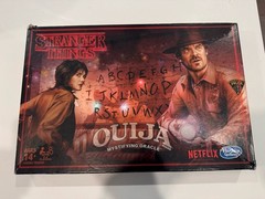 STRANGER THINGS OUIJA BOARD (2017) HASBRO, NETFLIX