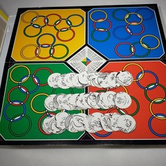 Faces in the Crowd Board Game Piatnik Made in Austria 1987 VTG Complete