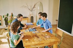 Dixit Disney – Board Game – Ages 8 and Up – For 3 to 6 Players – French Version