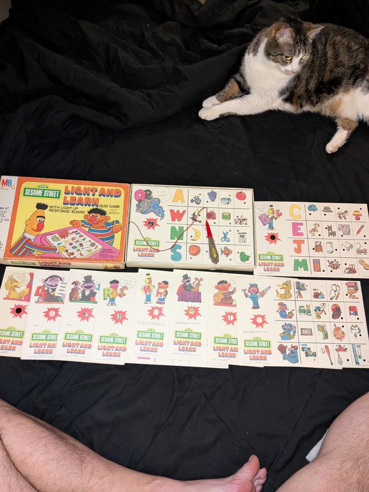 Vtg 1977 Sesame Street Light and Learn Quiz Game Kids Ages 4-7 USA Toy Works