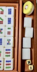 Vtg 60s Triple Layer Yellow Lucite Mahjong Set 148 Hand Carved & Painted Tiles