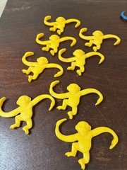 Vintage Barrel Of Monkeys Game 1966 No. 8312 Lakeside Toys, 25 monkeys, 4 broken