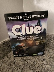 Hasbro Gaming Clue Treachery at Tudor Mansion Board Game Co-op 1+ Age 10+ 2021