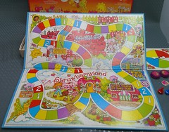 Vintage 1981 Parker Brothers Strawberry Shortcake in Big Apple City Board Game
