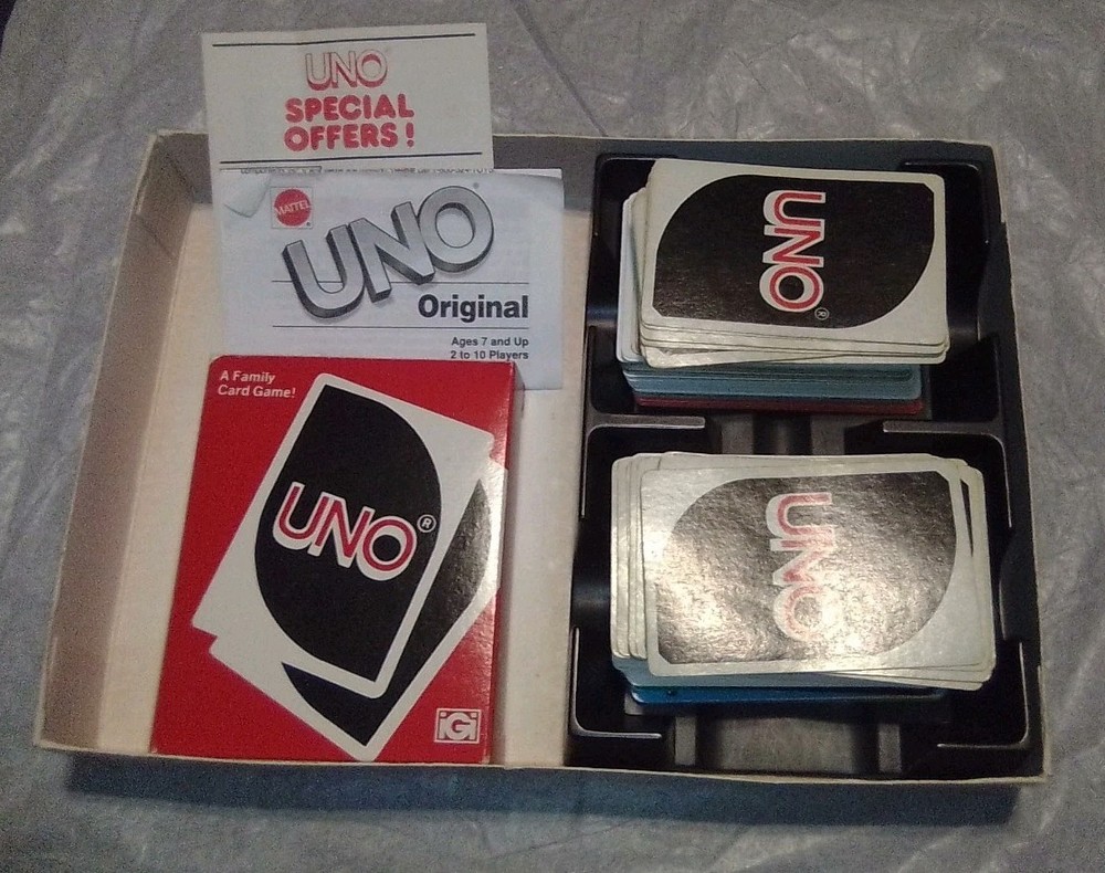 Deluxe UNO game – 1978 edition 90% complete w/box missing ( -7 cards )