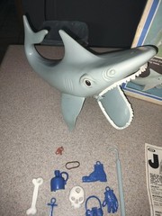 Ideal The Game of Jaws Shark Board Game 1975 All Original box & pieces
