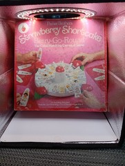 1981 Parker Brothers Strawberry Shortcake Berry-Go-Round Carousel Missing Peices