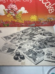 Vintage 1981 Parker Brothers Strawberry Shortcake in Big Apple City Board Game