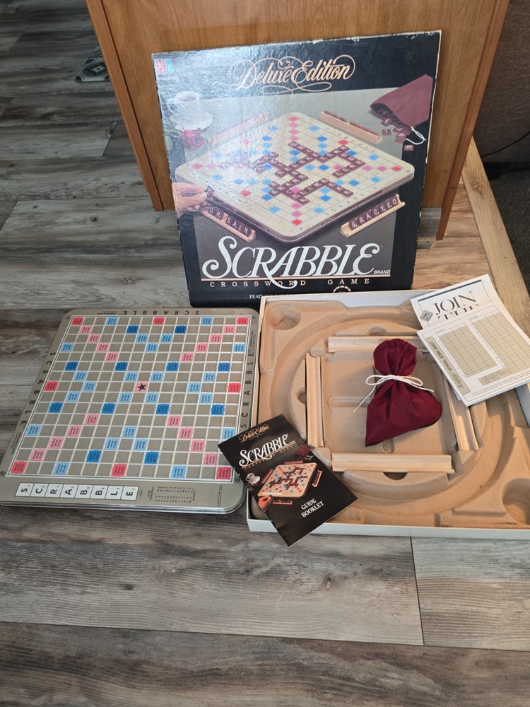 Scrabble Deluxe Edition 4034 1989 Rotating Turntable 100% Complete Mahogany Tile