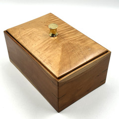 House of Chess Grand Master Staunton Set 3-3/4″ King 2 Queens Acacia Boxwood