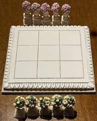 Avon Gift Collection Garden Tic Tac Toe Board Complete Floral Resin Game w/ Box